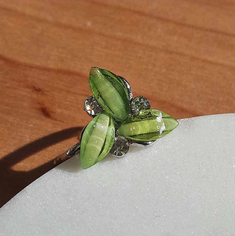 Unique, beautiful ring with adjustable band